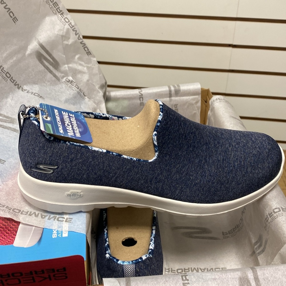Skechers Go Walk Joy NIB Women’s Slip On Shoes Navy Blue